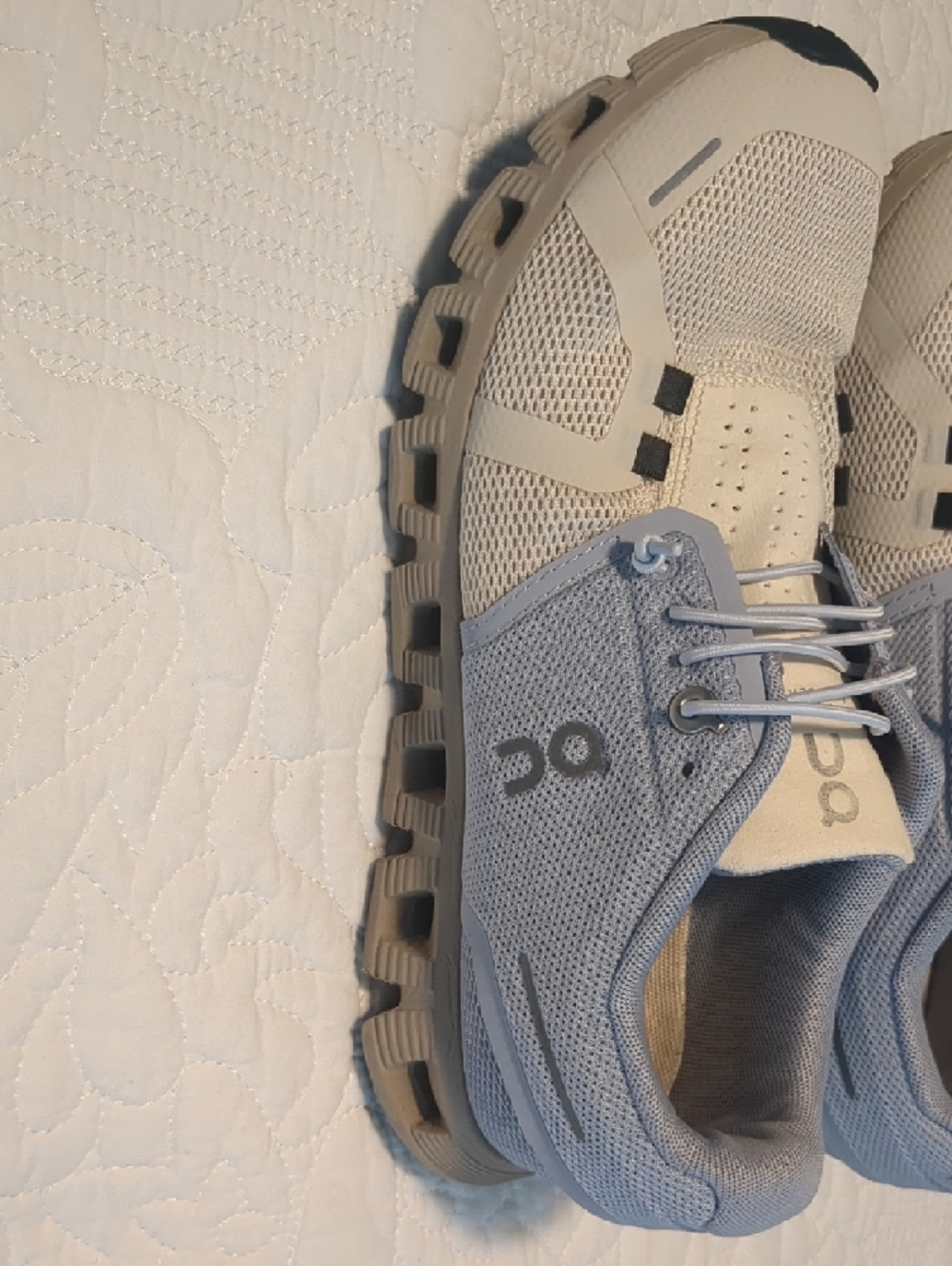 On Running Cloud 5 Sneakers - Picture 3 of 10